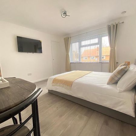 הורלי Gatwick Deluxe En-Suite Rooms מראה חיצוני תמונה