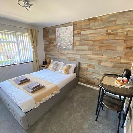 הורלי Gatwick Deluxe En-Suite Rooms מראה חיצוני תמונה
