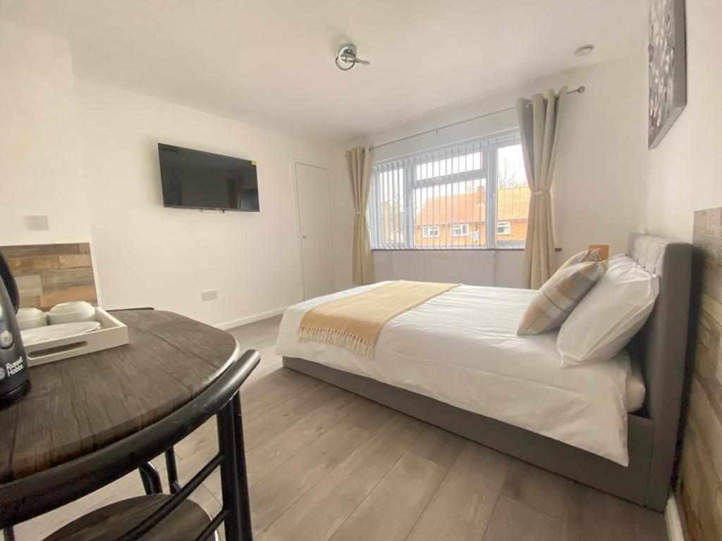 הורלי Gatwick Deluxe En-Suite Rooms מראה חיצוני תמונה