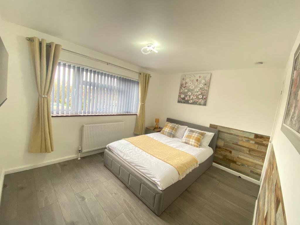 הורלי Gatwick Deluxe En-Suite Rooms מראה חיצוני תמונה