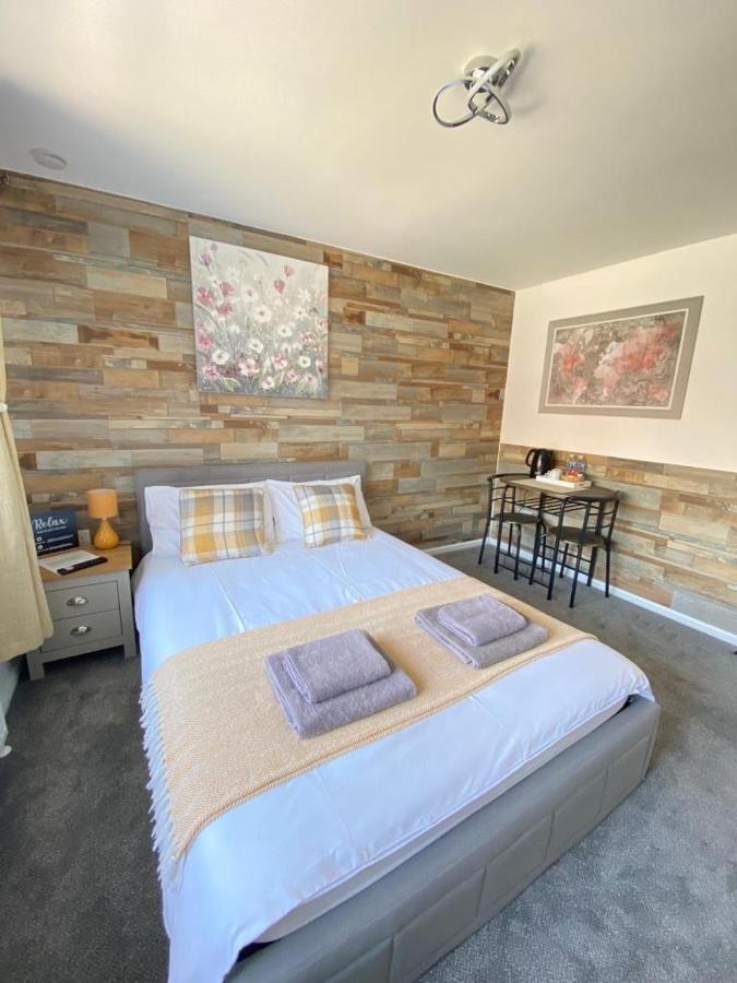 הורלי Gatwick Deluxe En-Suite Rooms מראה חיצוני תמונה
