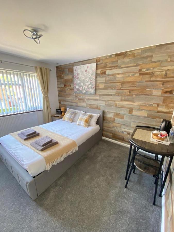 הורלי Gatwick Deluxe En-Suite Rooms מראה חיצוני תמונה